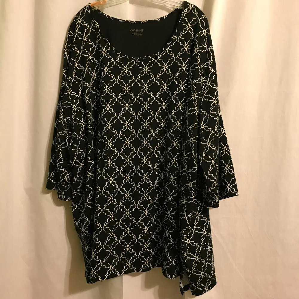 Plus size black and white top 5x